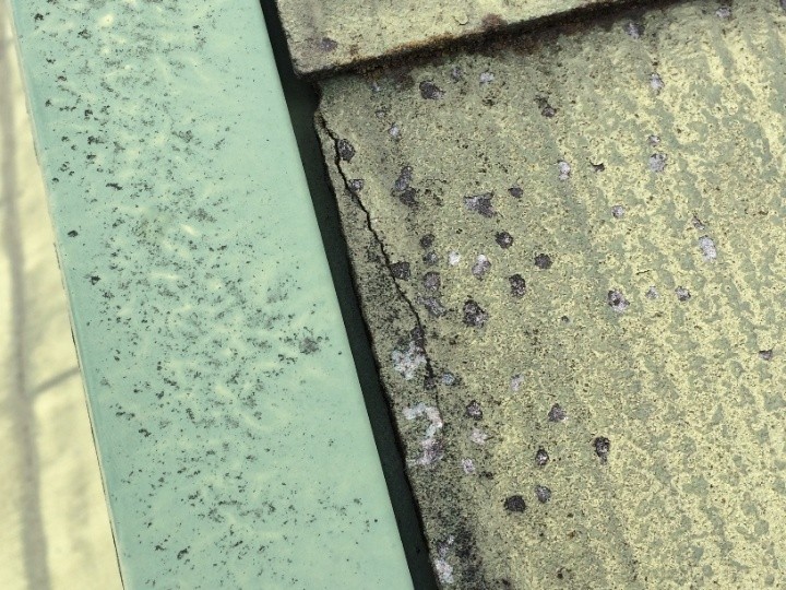 屋根材のひび割れ