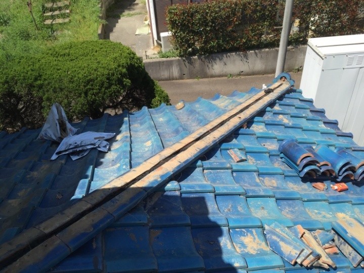 瓦の再設置と平場の仕上げ