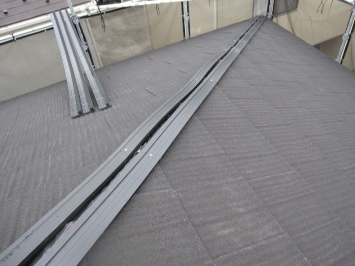 樹脂製貫板と棟の取り付け