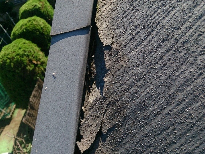 ケラバ付近の大きな剥離