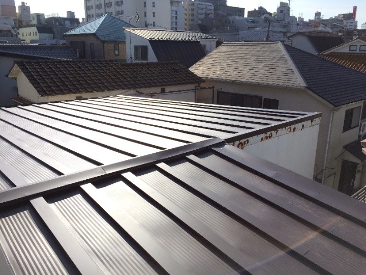 パラペット立ち上がりのカバーと笠木の仕上げ