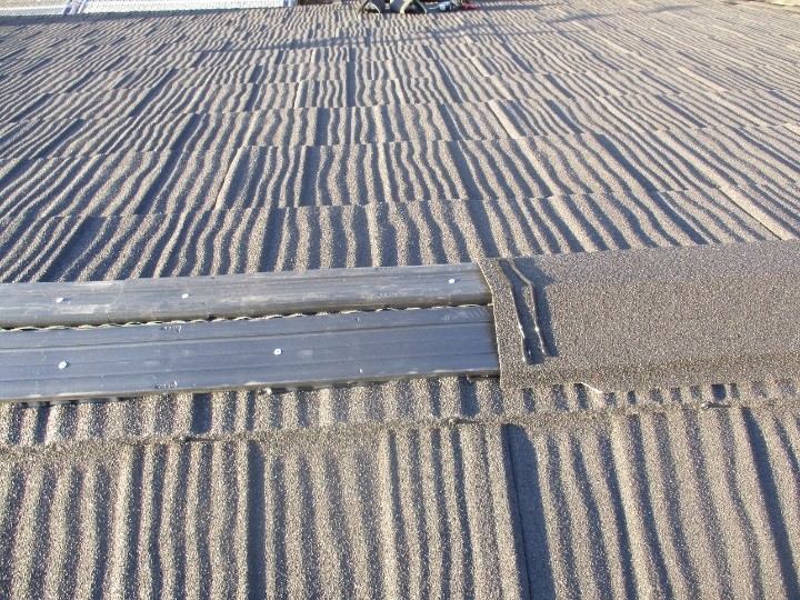 最後の棟板金の取り付け