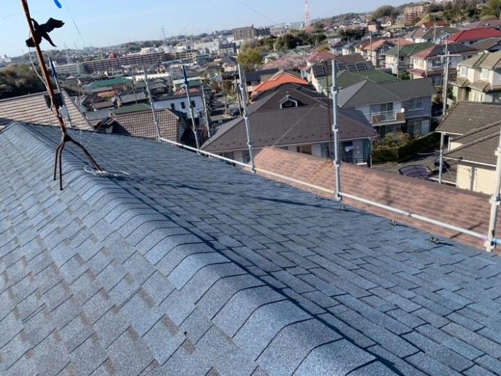 棟材の設置と仕上げ作業した後の状態