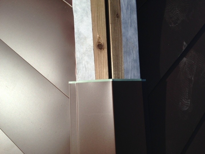 新規の「貫板」を設置