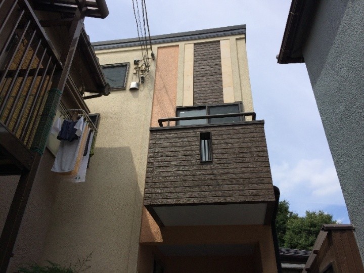 外観から建物全体の状態を確認