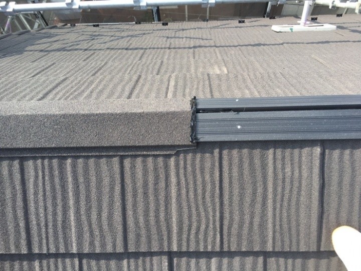 貫板と棟板金の取付け作業