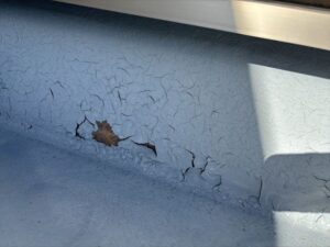 メンテナンス前に見られたスカイバルコニーの劣化