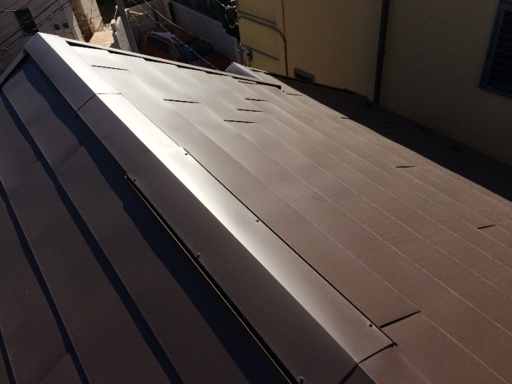 新規の「棟板金」を設置