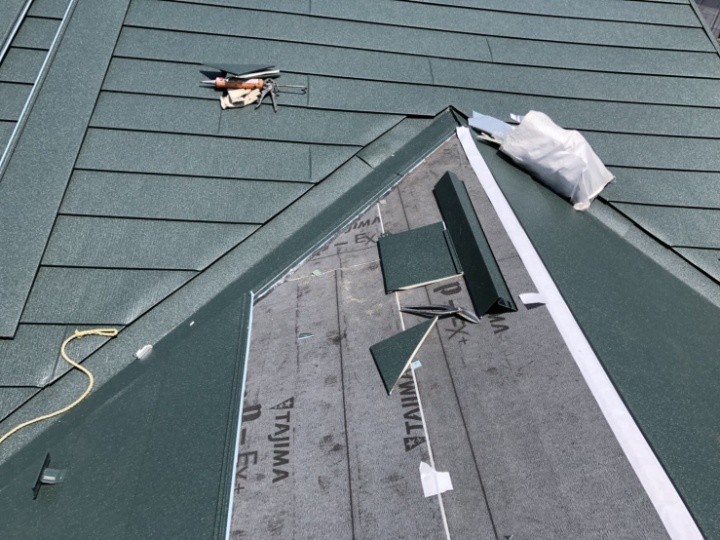 谷部の板金加工と取り付け