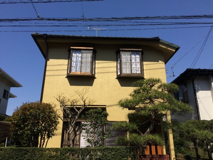 パーフェクトトップを用いて外壁に塗装工事した後の状態