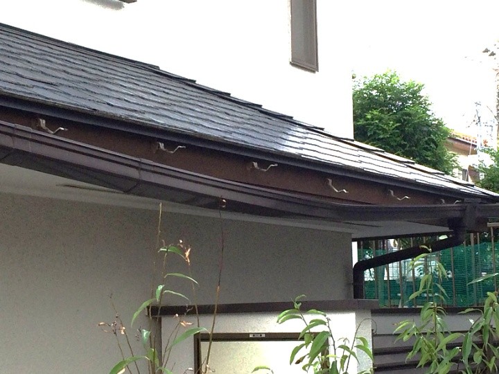 撓みが確認できる軒どい