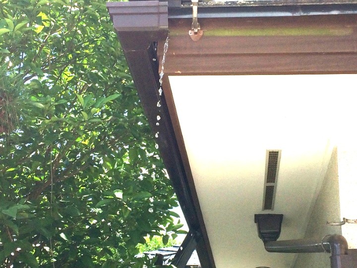 軒どい本体の撤去と雨水の排出