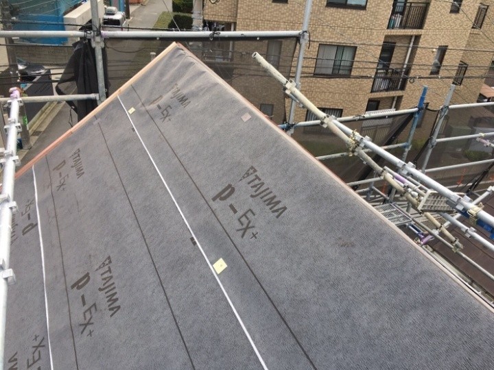 防水紙（ルーフィング）張り