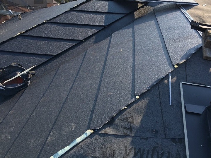 「谷部と屋根部」にスーパーガルテクトを敷設