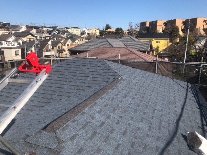 オークリッジスーパー（ハーバーブルー）の施工と棟の仕上げ