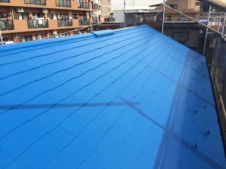 スーパーセランシリーズを用いた屋根塗装工事が完工した外観