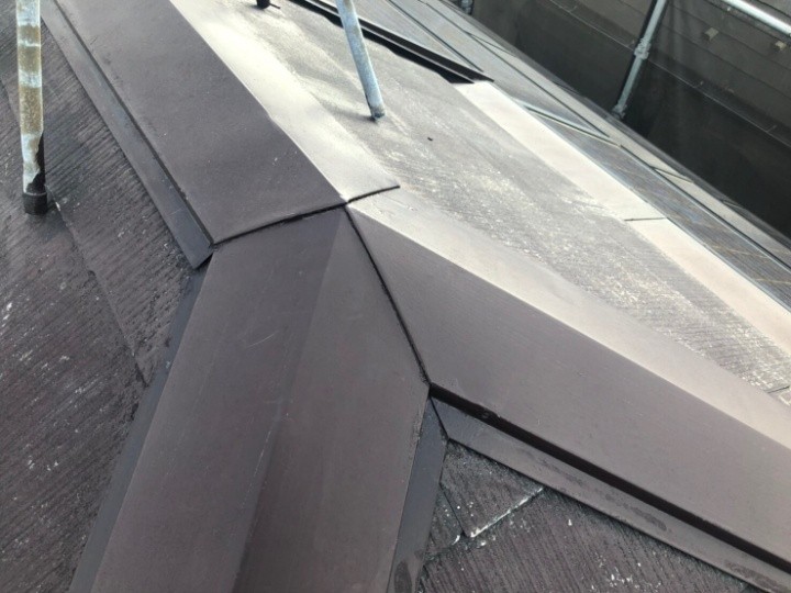 棟板金の繋ぎ目