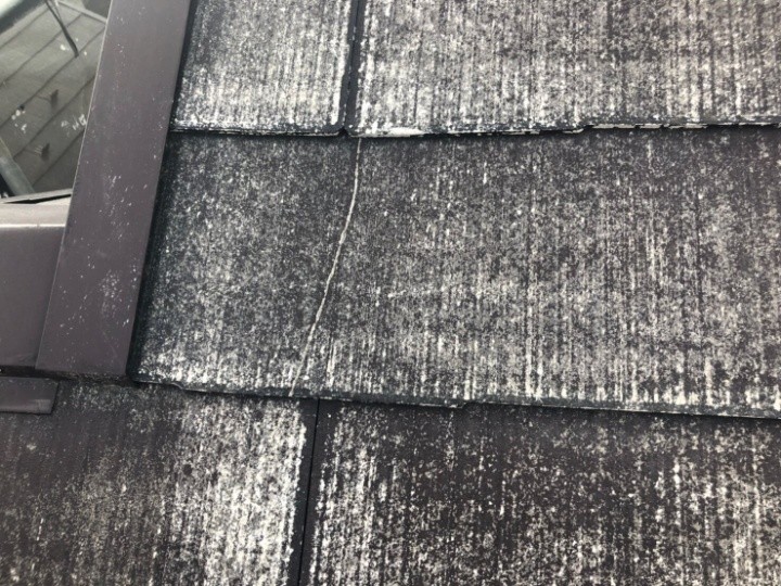 屋根のひび割れ症状