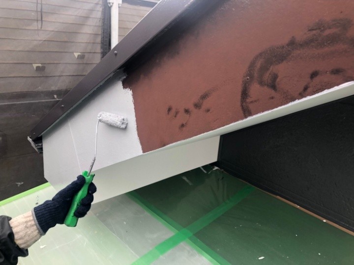 付帯部の塗装作業