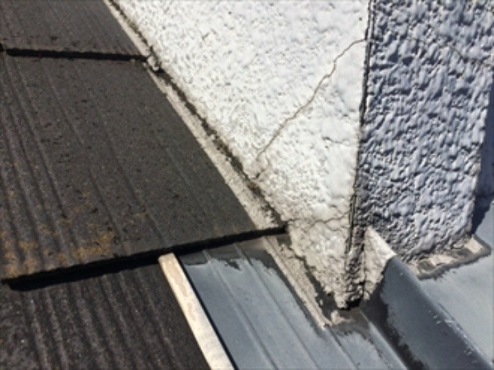 ひび割れが進行した外壁