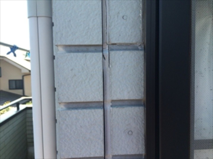 劣化したコーキングの状態