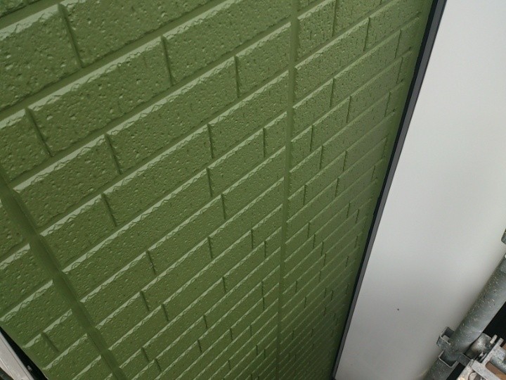 外壁の「上塗り」作業