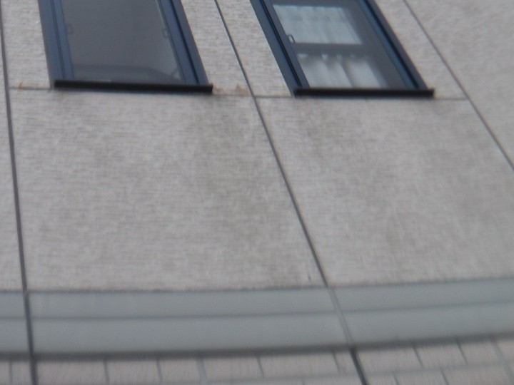 塗装自体はかなり劣化している外壁の状態