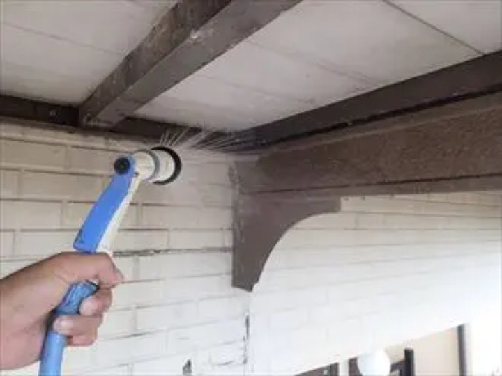 軒先に散水試験を実施