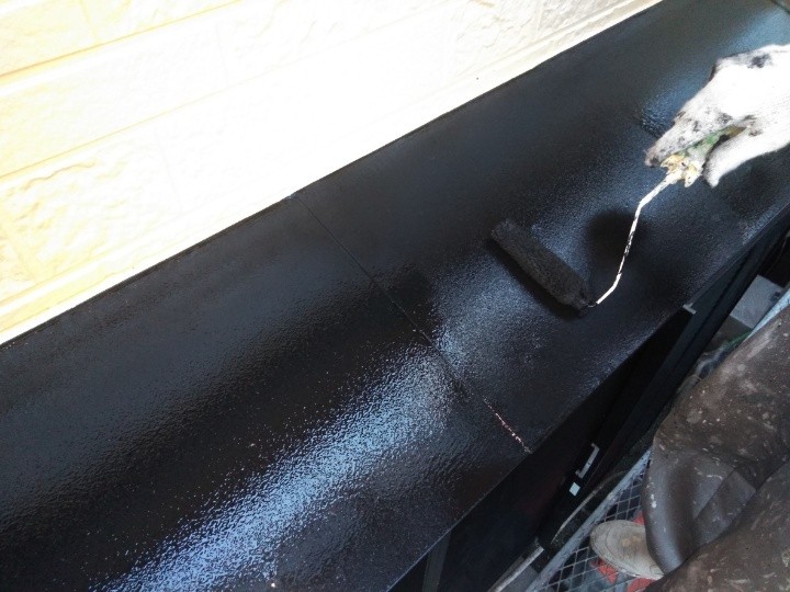 塗装材「ファインSi」のブラックを使用