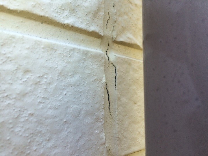 コーナー部分の塗膜が剥がれている箇所