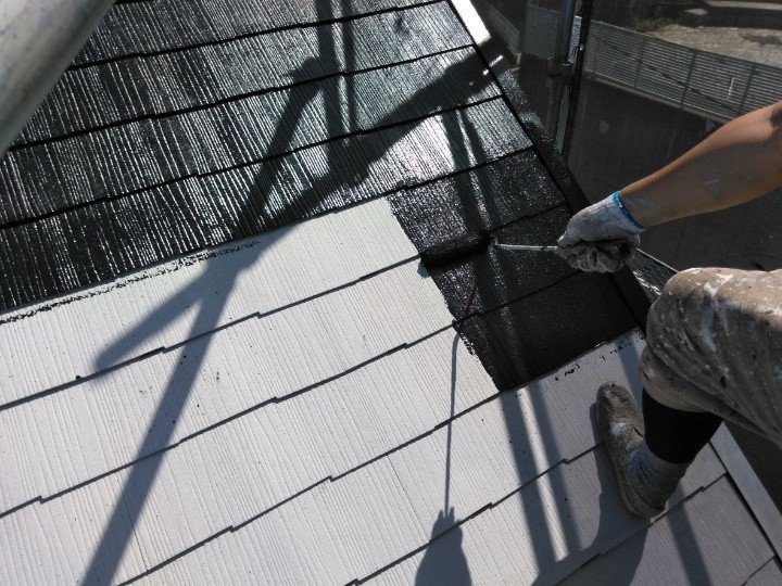 屋根用塗料「ファインパーフェクトベスト」を使用