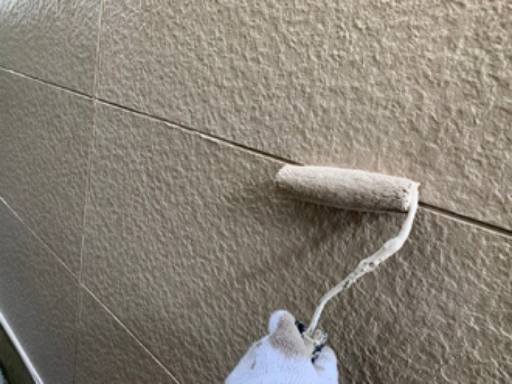 サーモアイウォールSiで中塗り