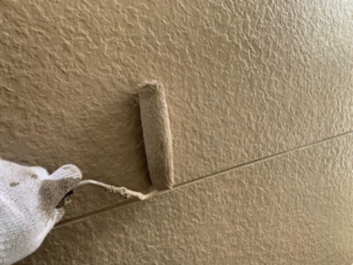 サーモアイウォールSiで中塗りする作業工程