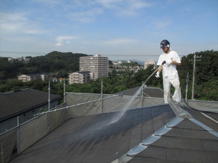 屋根を高圧洗浄