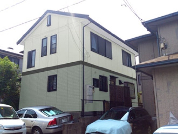 カラーシュミレーション（淡いグリーンとクリーム色の組み合わせ）