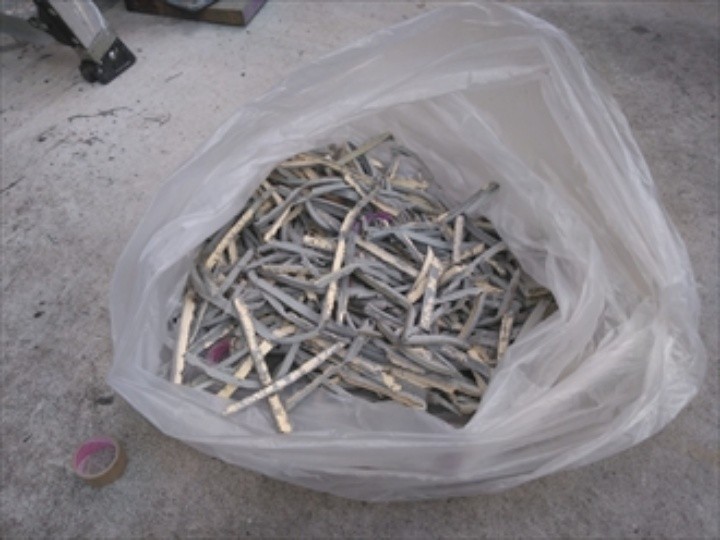 既存のコーキング材はすべて撤去した後の状態