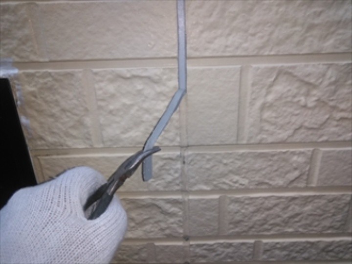 既存のコーキング材はすべて撤去