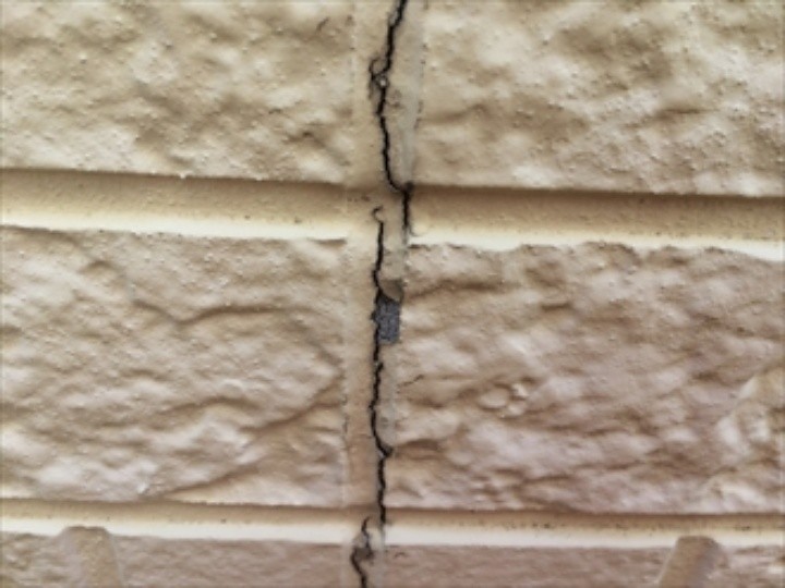 コーキングのひび割れ