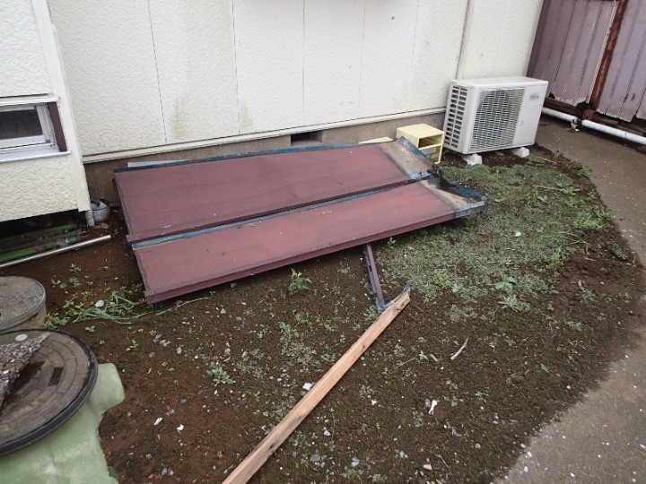 破損個所に応急処置する作業工程