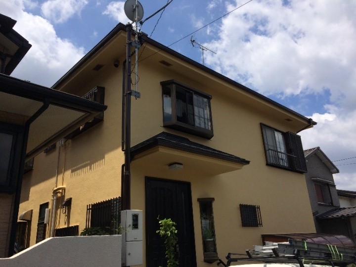 エラストコートを用いたモルタル外壁塗装工事が完工した状態