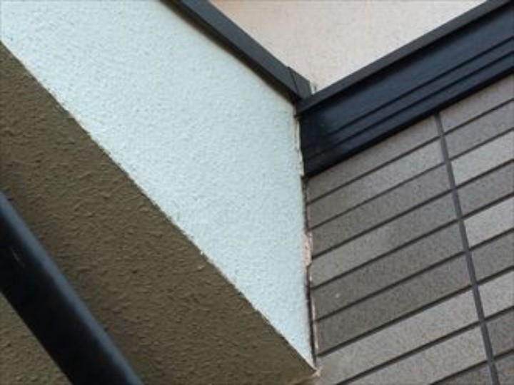 外壁に隙間が出来た状態