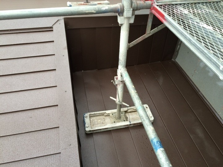 窪地部分の勾配調整と板金敷設