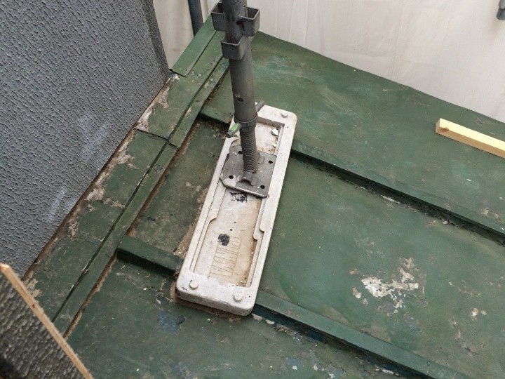 下屋根の雨押え周辺の劣化