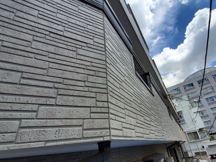 外壁に施されているシーリングが劣化した状態