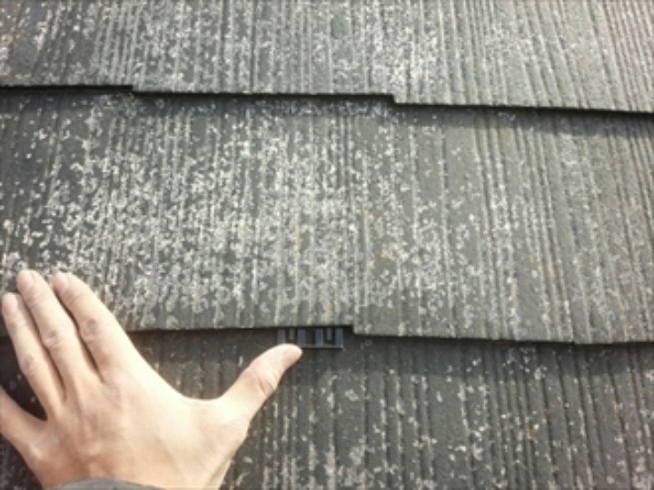 化粧スレートの塗装時にタスペーサーを差し込み