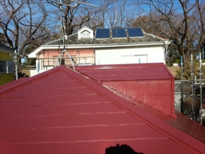 屋根の上塗り作業が完了