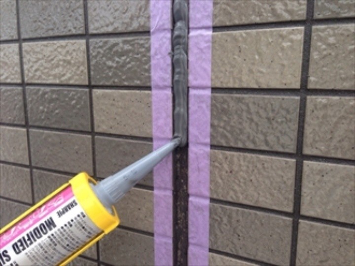 タイルにコーキング処理