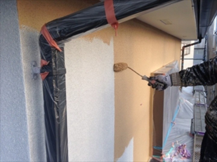 外壁塗装工事（中塗り）