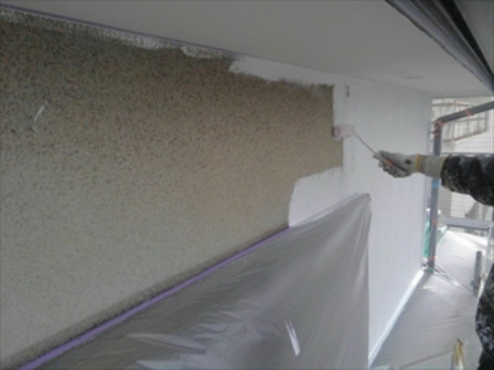 外壁塗装工事（下塗り）