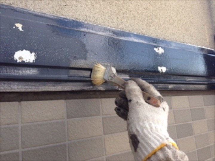 付帯部にカチオンシーラーを塗布